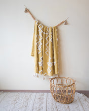 Load image into Gallery viewer, Audrey Throw Blanket